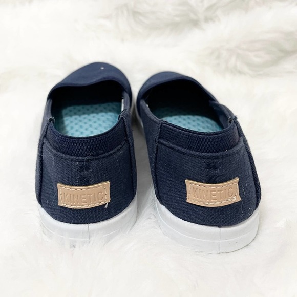 kinetic shoes slip on